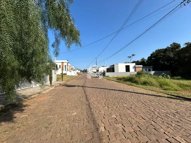 Vista da rua pavimentada em Lajeado, Brasil.