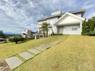 Casa com 4 dormitórios, foto 1