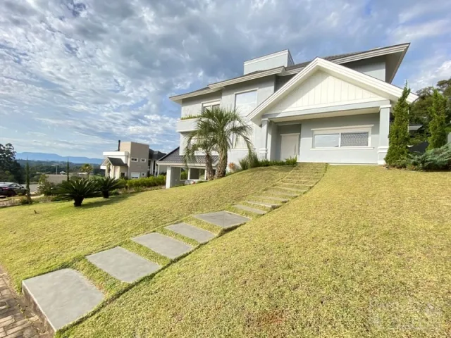 Casa com 4 dormitórios