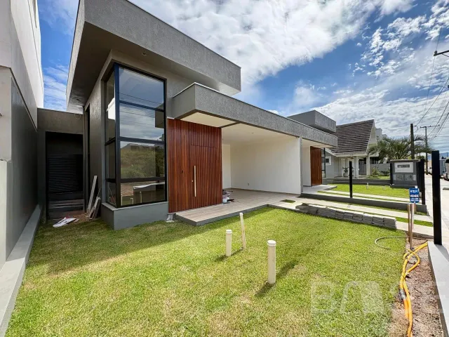 Casa geminada com 3 dormitórios