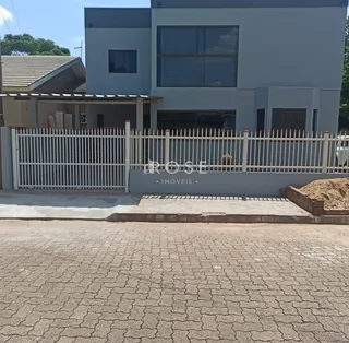 Casa com 4 dormitórios, foto 1