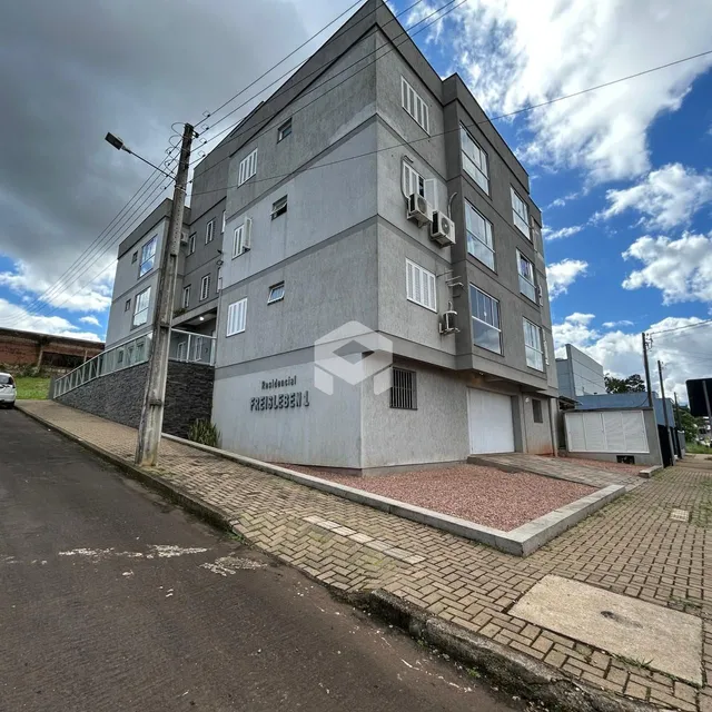 Vista da fachada de um prédio residencial em Lajeado, Brasil.