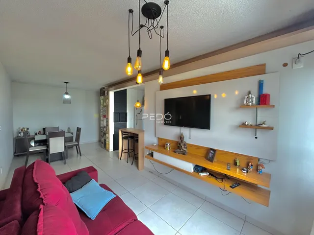 Sala de estar e jantar de um imóvel em Lajeado, Brasil.