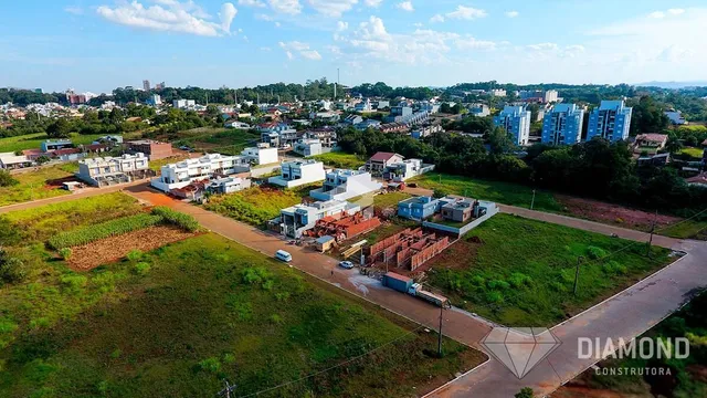 Vista aérea de um terreno com área verde e construção em Lajeado, Brasil.