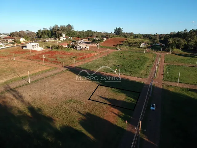 Vista aérea de um terreno aberto em Lajeado, Brasil, com estrada visível.