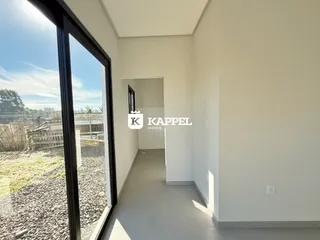 Hall de entrada com vista para o exterior da propriedade.