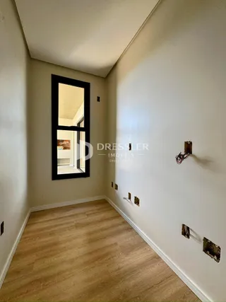 Vista do corredor interno de uma residência em Lajeado.