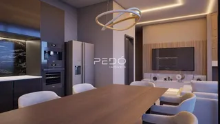 Ambiente moderno com sala de estar e cozinha em um imóvel.