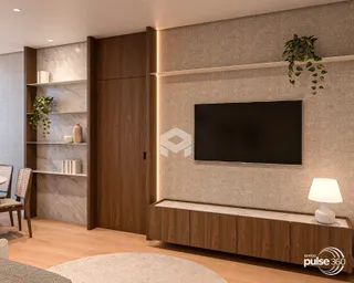 Sala de estar moderna com painel de madeira e televisão.