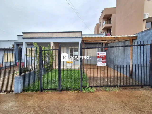 Fachada externa de uma residência em Lajeado, Brasil, com cerca de segurança.