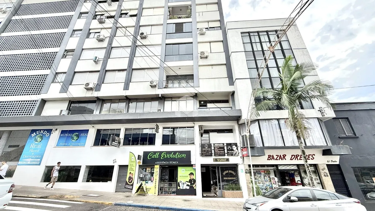 Fachada de um prédio comercial e residencial em Lajeado, Brasil.