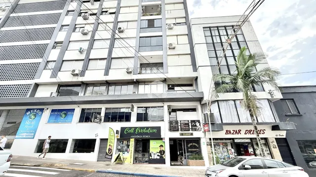 Fachada de um prédio comercial e residencial em Lajeado, Brasil.