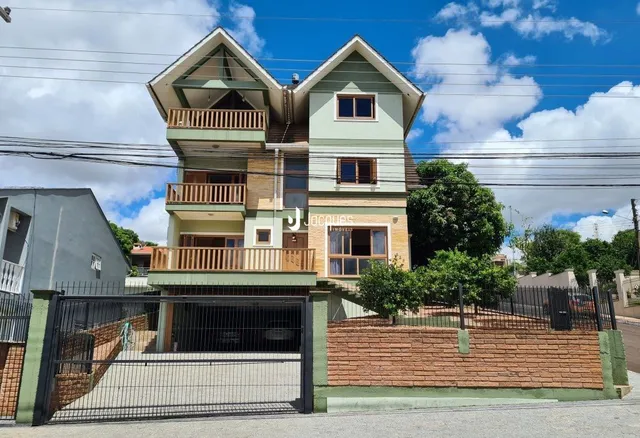 Casa com 4 dormitórios