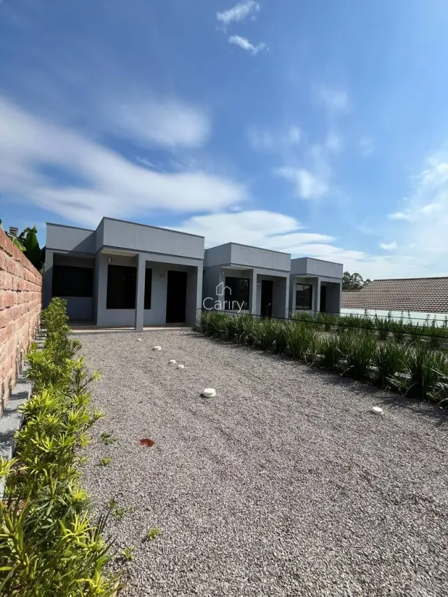 Casa geminada com 2 dormitórios