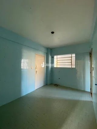 Corredor interno de um imóvel em Lajeado, Brasil.