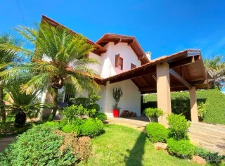 Casa com 4 dormitórios, foto 1