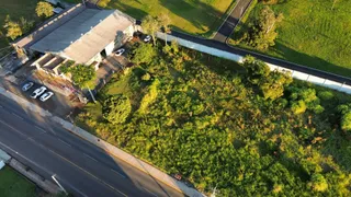 Vista aérea da propriedade residencial em Lajeado, mostrando a casa e o terreno circundante.