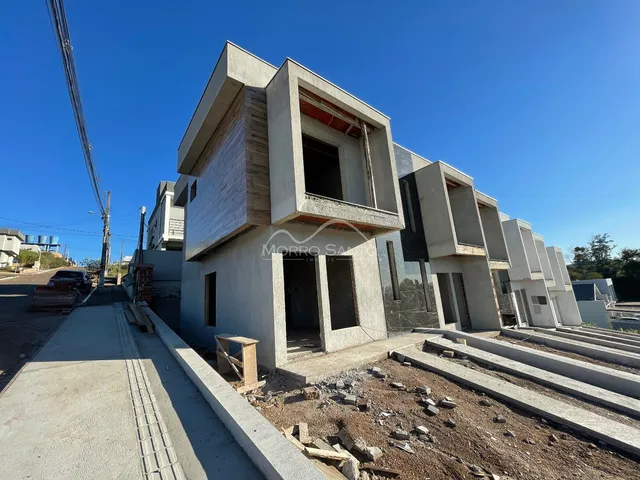 Foto da fachada de uma construção residencial em Lajeado, Brasil, em fase de obra.