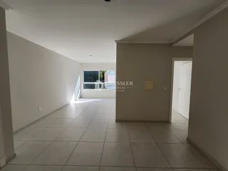 Vista de um corredor interno de uma propriedade em Lajeado.