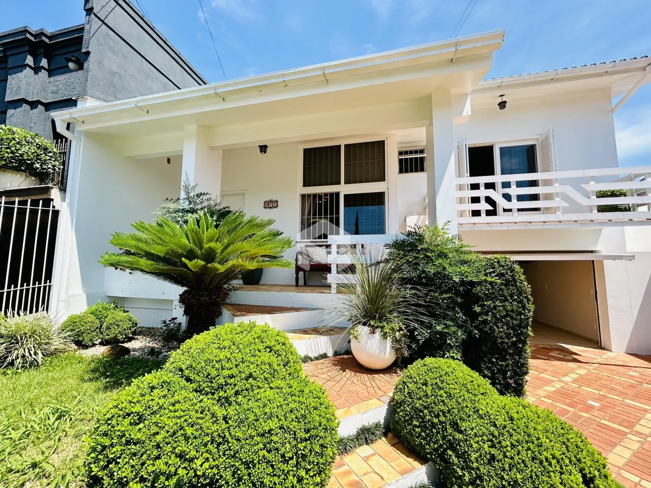 Casa com 4 dormitórios, foto 1