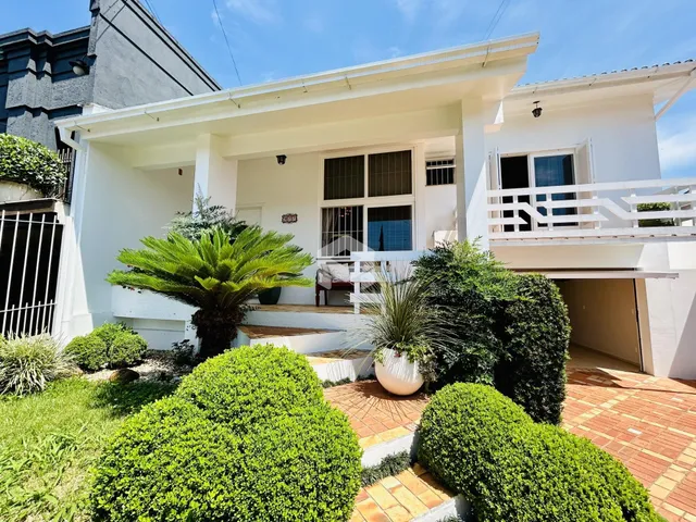 Casa com 4 dormitórios