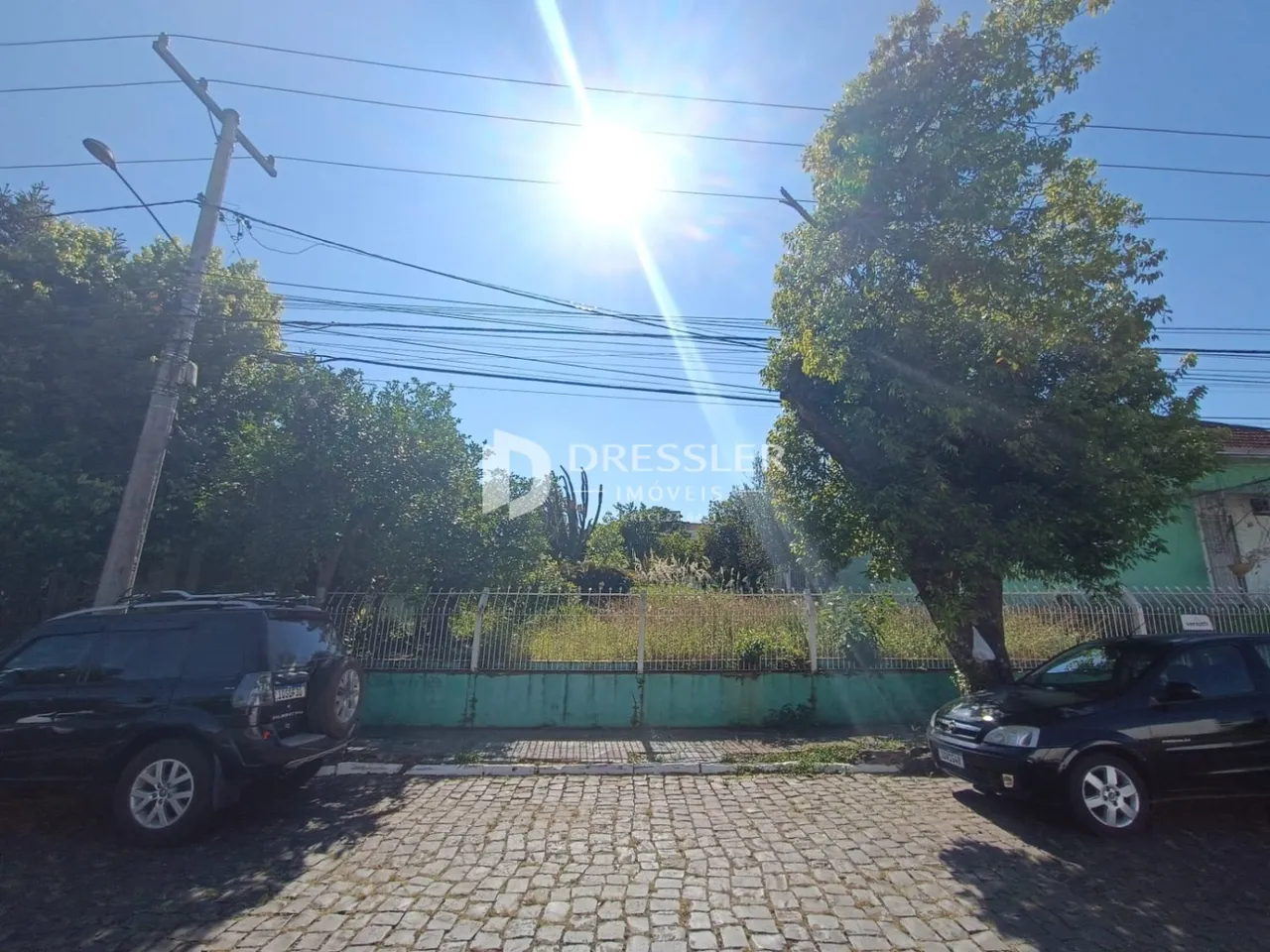 Vista externa da propriedade em Lajeado, Brasil, mostrando o quintal e a cerca.