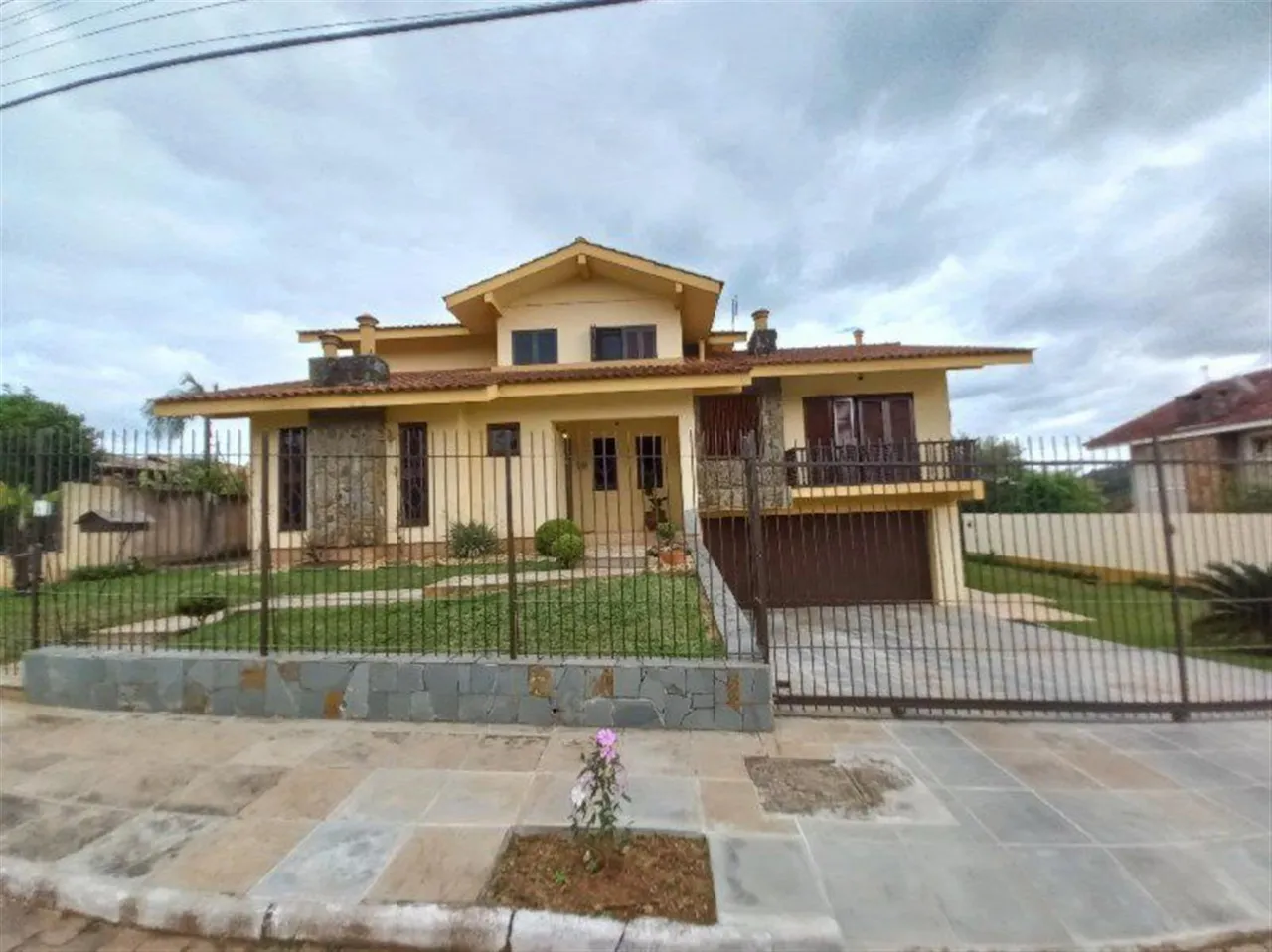Casa com 4 dormitórios, foto 1