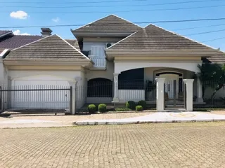 Casa com 5 dormitórios