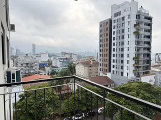 Vista panorâmica da paisagem urbana de Lajeado, Brasil, capturada de um terraço.