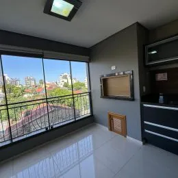 Vista da janela de um apartamento em Lajeado mostrando a paisagem urbana.