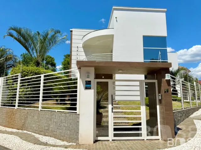 Casa com 3 dormitórios