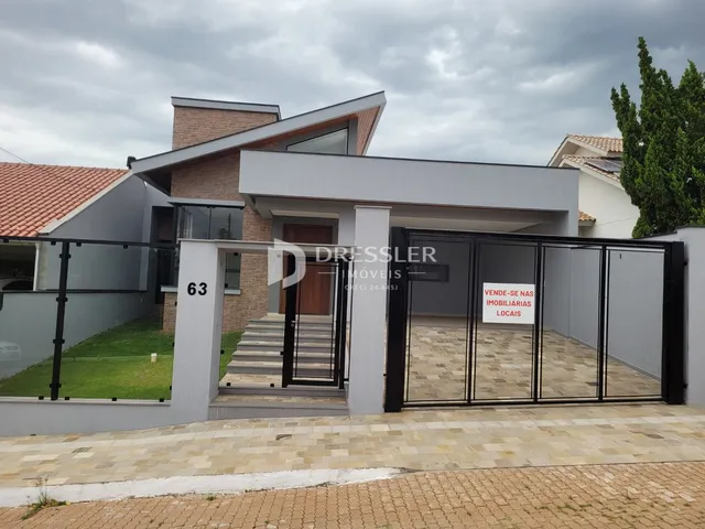 Fachada de uma casa moderna em Lajeado, Brasil.