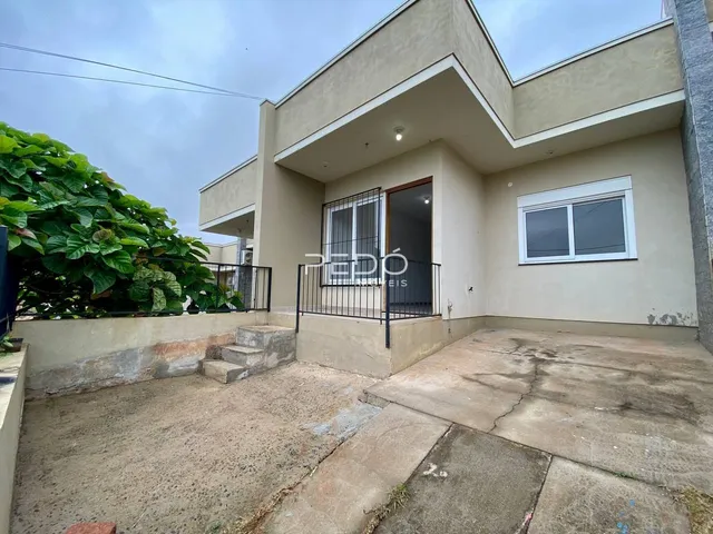 Fachada de uma residência em Lajeado, Brasil, com um pátio frontal.
