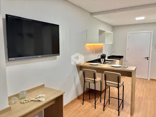 Foto de uma sala de estar com cozinha em um imóvel.