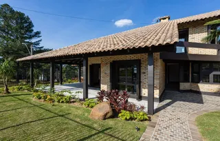Casa com 4 dormitórios, foto 1