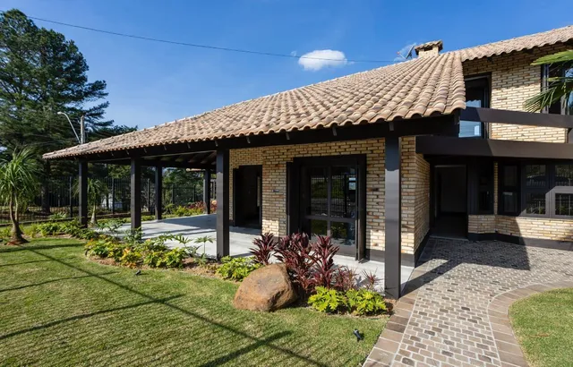 Casa com 4 dormitórios