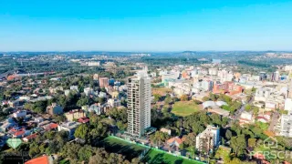 Vista aérea de uma área urbana com vegetação em Lajeado, Brasil.