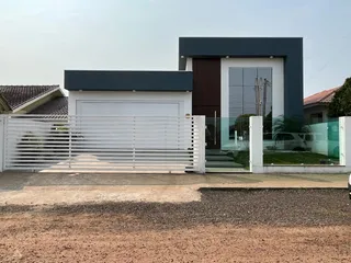 Casa com 4 dormitórios, foto 1
