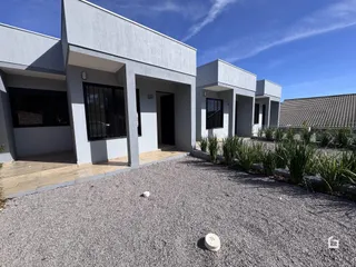 Fachada moderna de uma casa em Lajeado, Brasil.