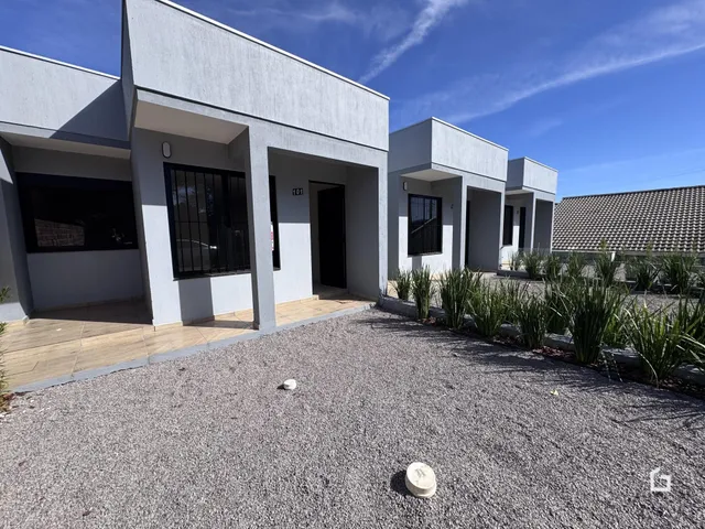Fachada moderna de uma casa em Lajeado, Brasil.