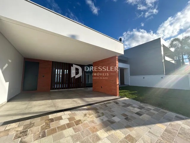 Fachada moderna de uma residência em Lajeado, Brasil.