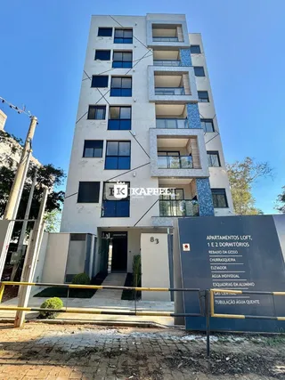 Fachada de um prédio de apartamentos moderno em Lajeado, Brasil.