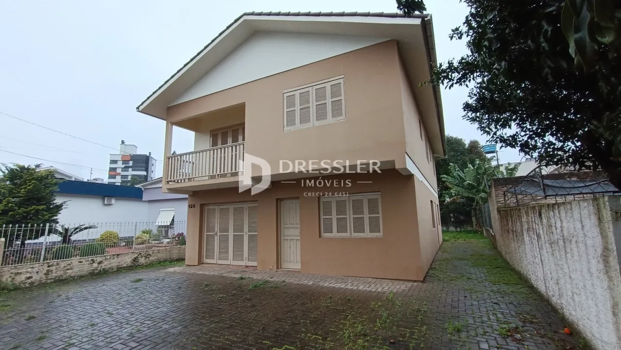 Casa com 5 dormitórios, foto 1