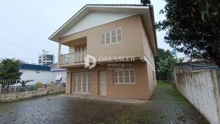 Casa com 5 dormitórios, foto 1