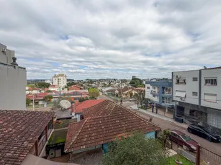 Vista aérea de telhados e casas em uma área residencial de Lajeado, Brasil.