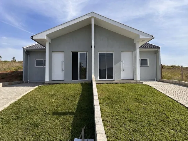 Casa geminada com 2 dormitórios