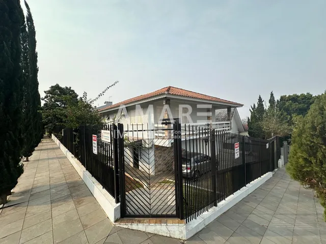 Casa com 4 dormitórios