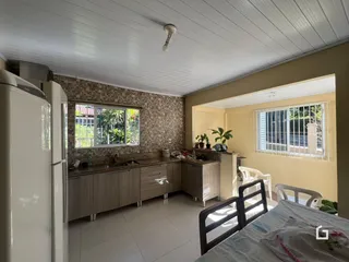 Vista da cozinha e sala de jantar de uma propriedade em Lajeado, Brasil.