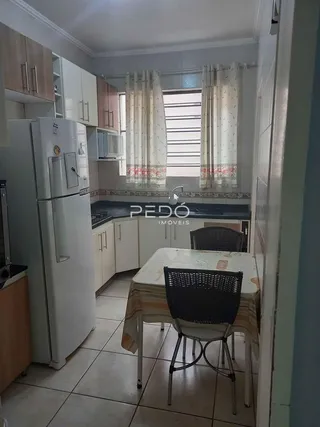 Vista interna da cozinha e sala de jantar de um imóvel em Lajeado, Brasil.