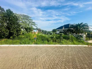 Vista externa de uma propriedade em Lajeado, Brasil, com vegetação ao redor.